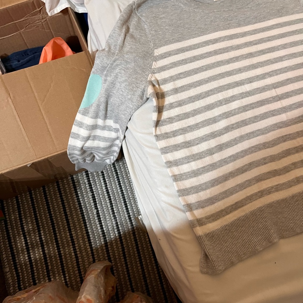 🩵Grey and White Striped Sweater very beautiful. 🌸 - Picture 6 of 12